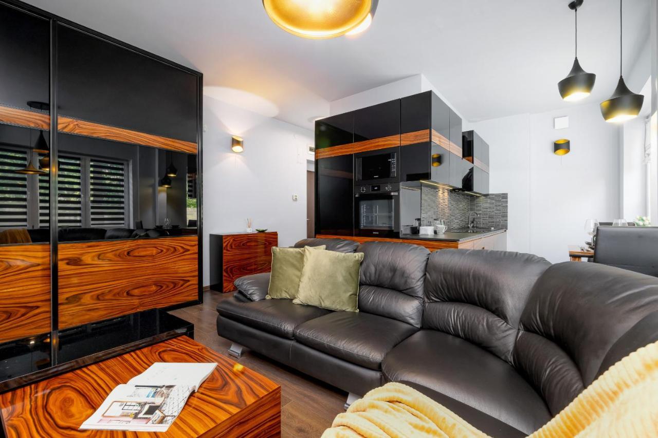 Stylish Korfantego Apartment Next To Spodek By Noclegi Renters Katowice Esterno foto