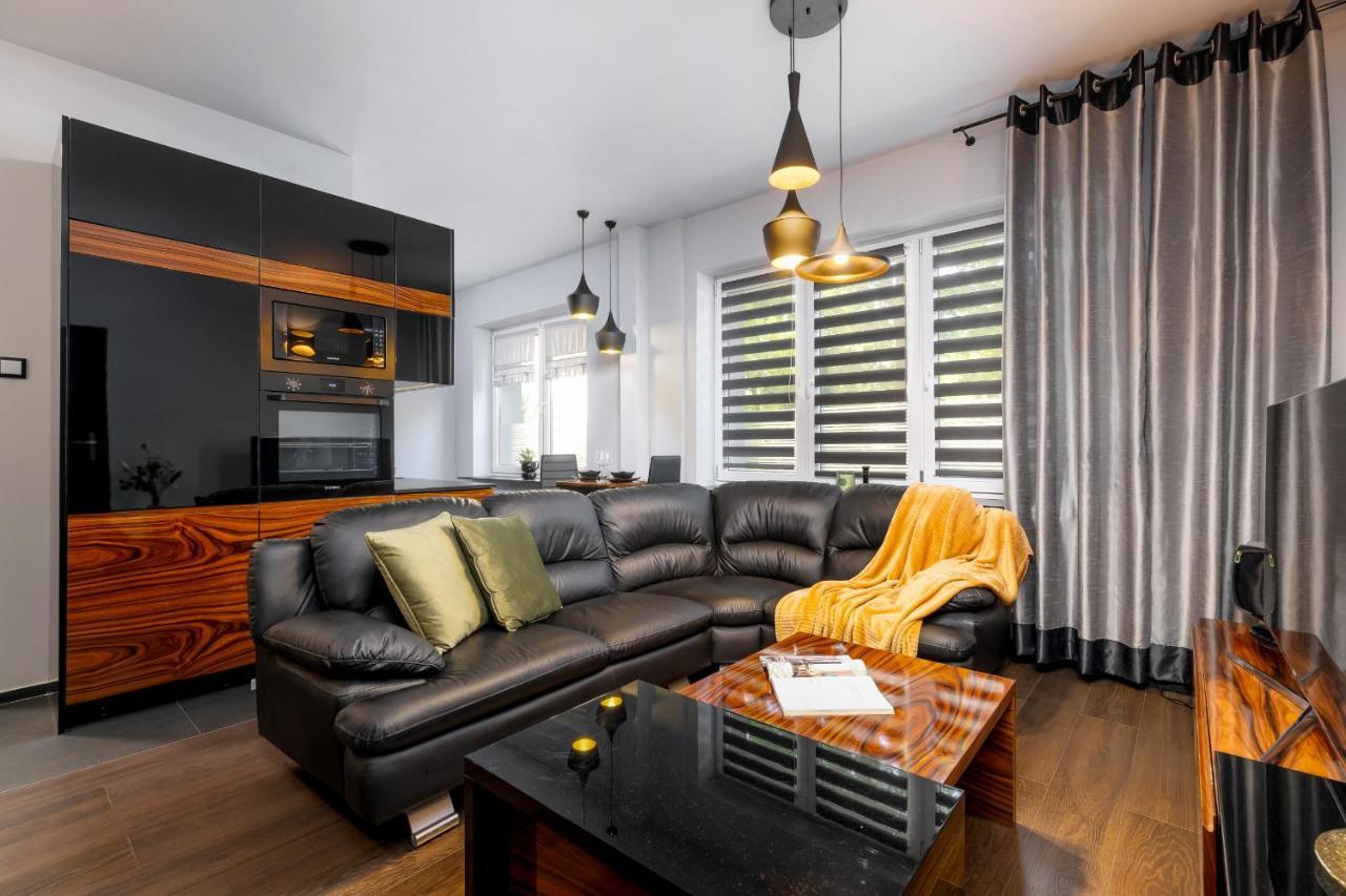 Stylish Korfantego Apartment Next To Spodek By Noclegi Renters Katowice Esterno foto