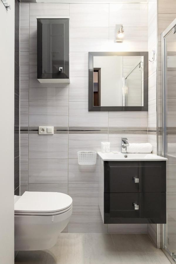 Stylish Korfantego Apartment Next To Spodek By Noclegi Renters Katowice Esterno foto