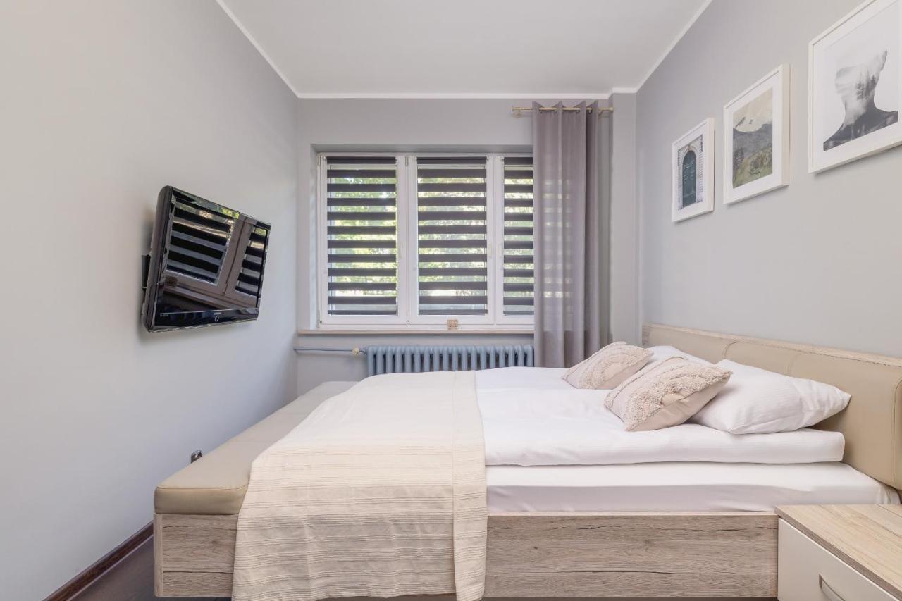 Stylish Korfantego Apartment Next To Spodek By Noclegi Renters Katowice Esterno foto