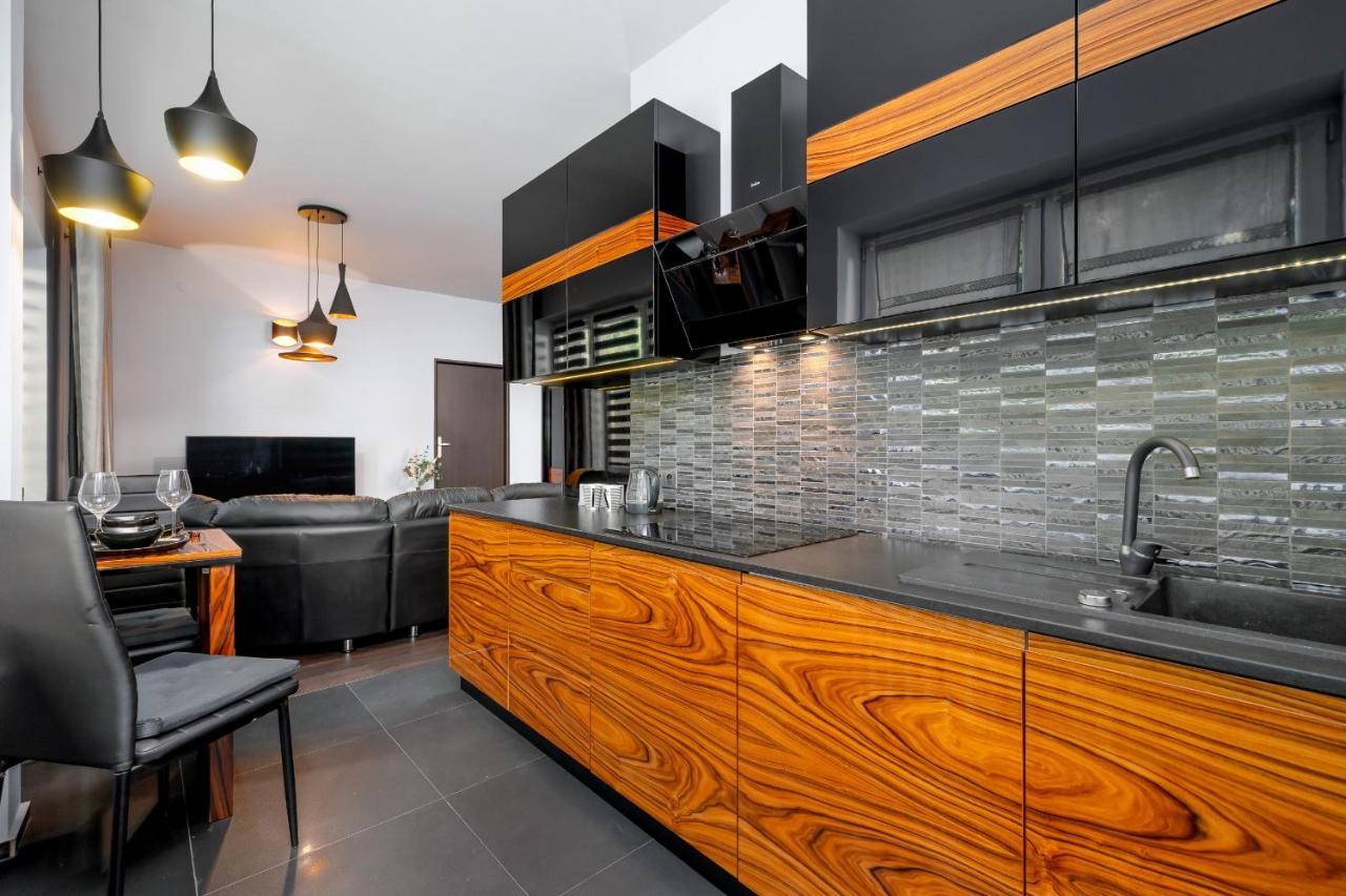 Stylish Korfantego Apartment Next To Spodek By Noclegi Renters Katowice Esterno foto