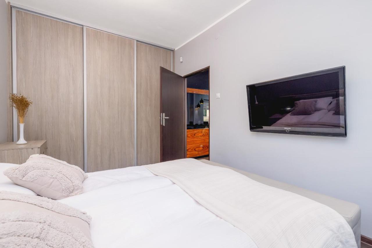 Stylish Korfantego Apartment Next To Spodek By Noclegi Renters Katowice Esterno foto